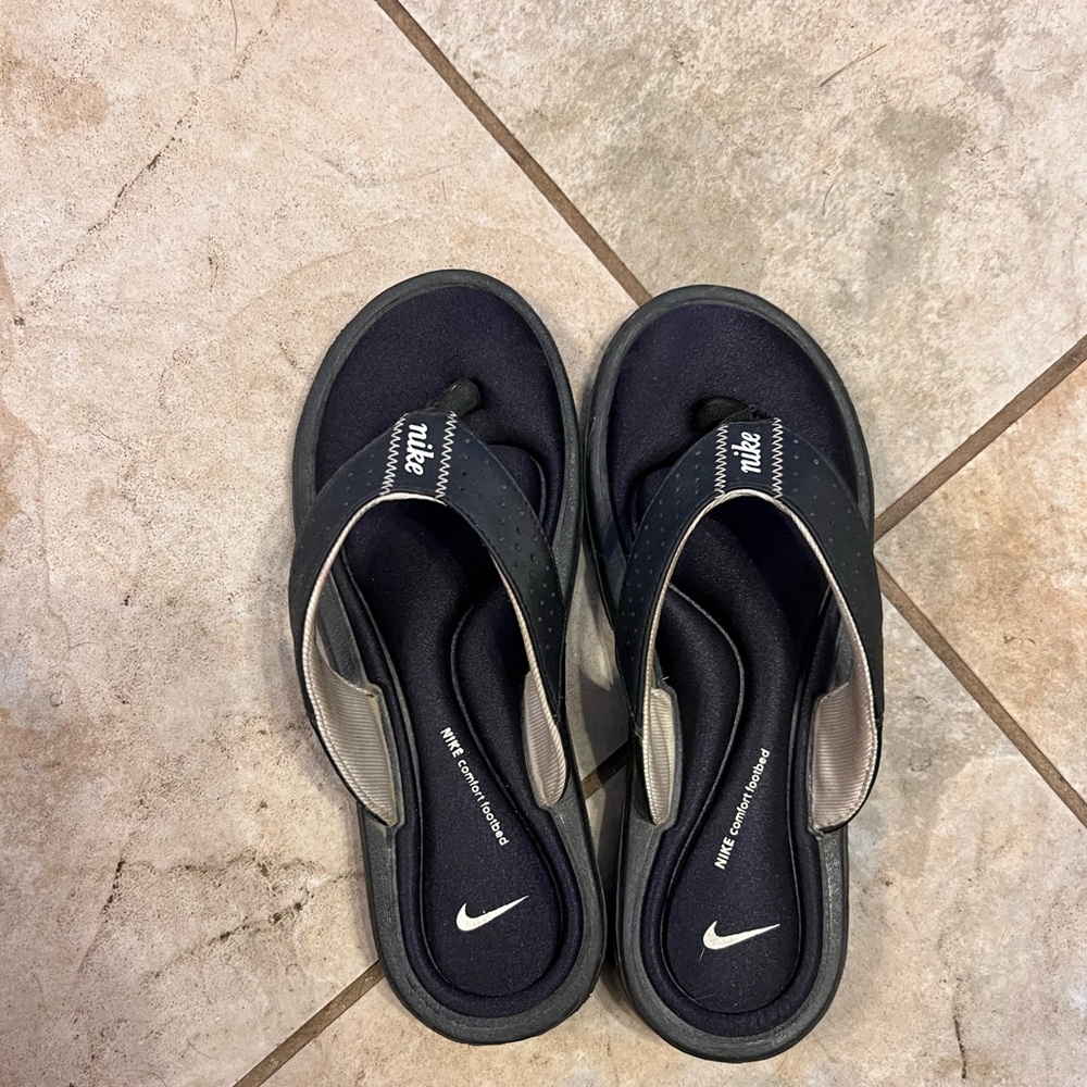 Nike flip flops